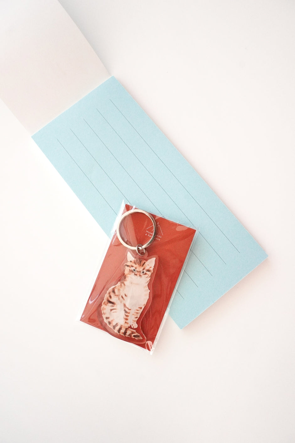 【母の日ギフト】一筆箋 横たわる猫＋アクリルキーホルダー 茶色い猫