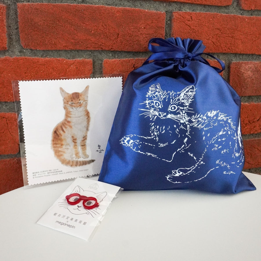 【母の日ギフト】巾着バッグ ネイビー＋クリーナークロス 正面を向く猫＋メガネピン レッド