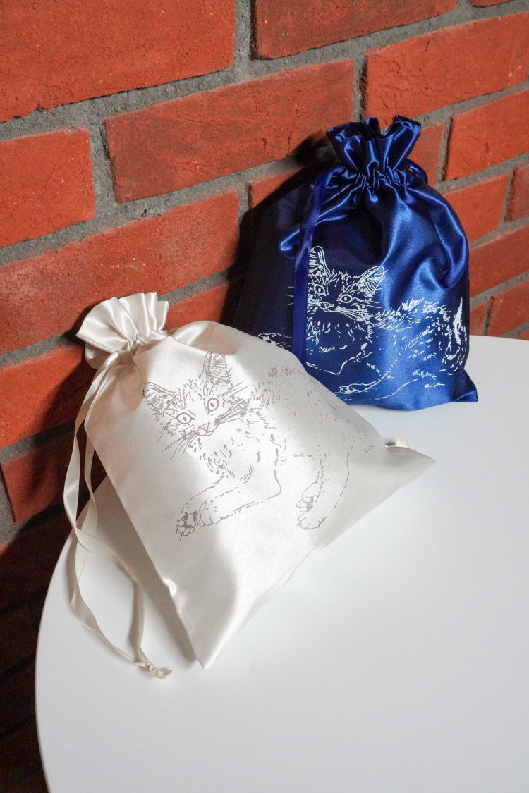 Drawstring bag from "Night and Cat" White